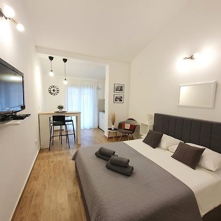 Apartments Dejana Štinjan Esterno foto