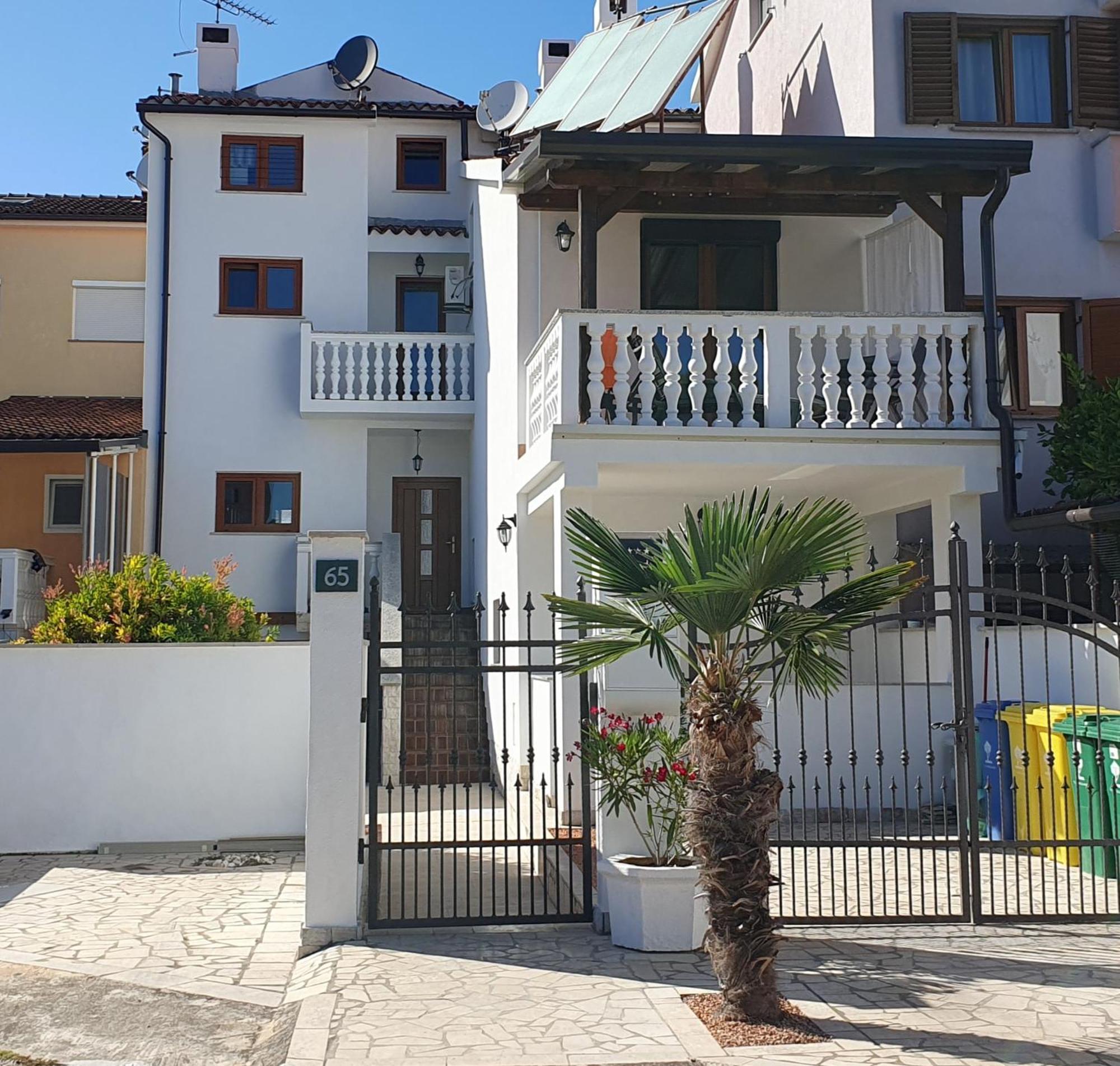 Apartments Dejana Štinjan Esterno foto